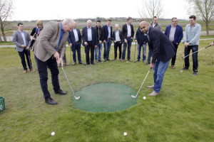 Geart Kooistra en Rakesh de Vries bevestigen samenwerking (foto studio Kastermans)